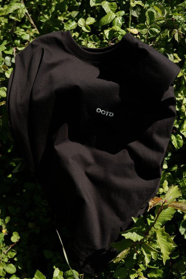 T-shirt ootd με βάτες μαύρο