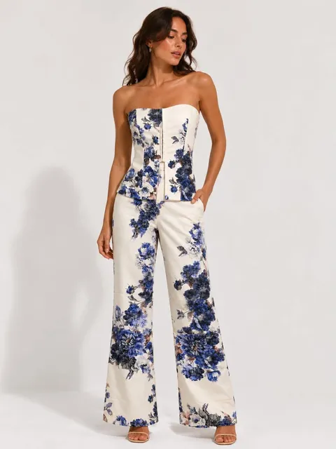 White-blue flower set